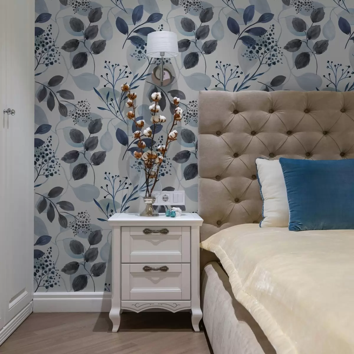 Wallpaper Autumn leaves in watercolor style in blue tones a00048v2