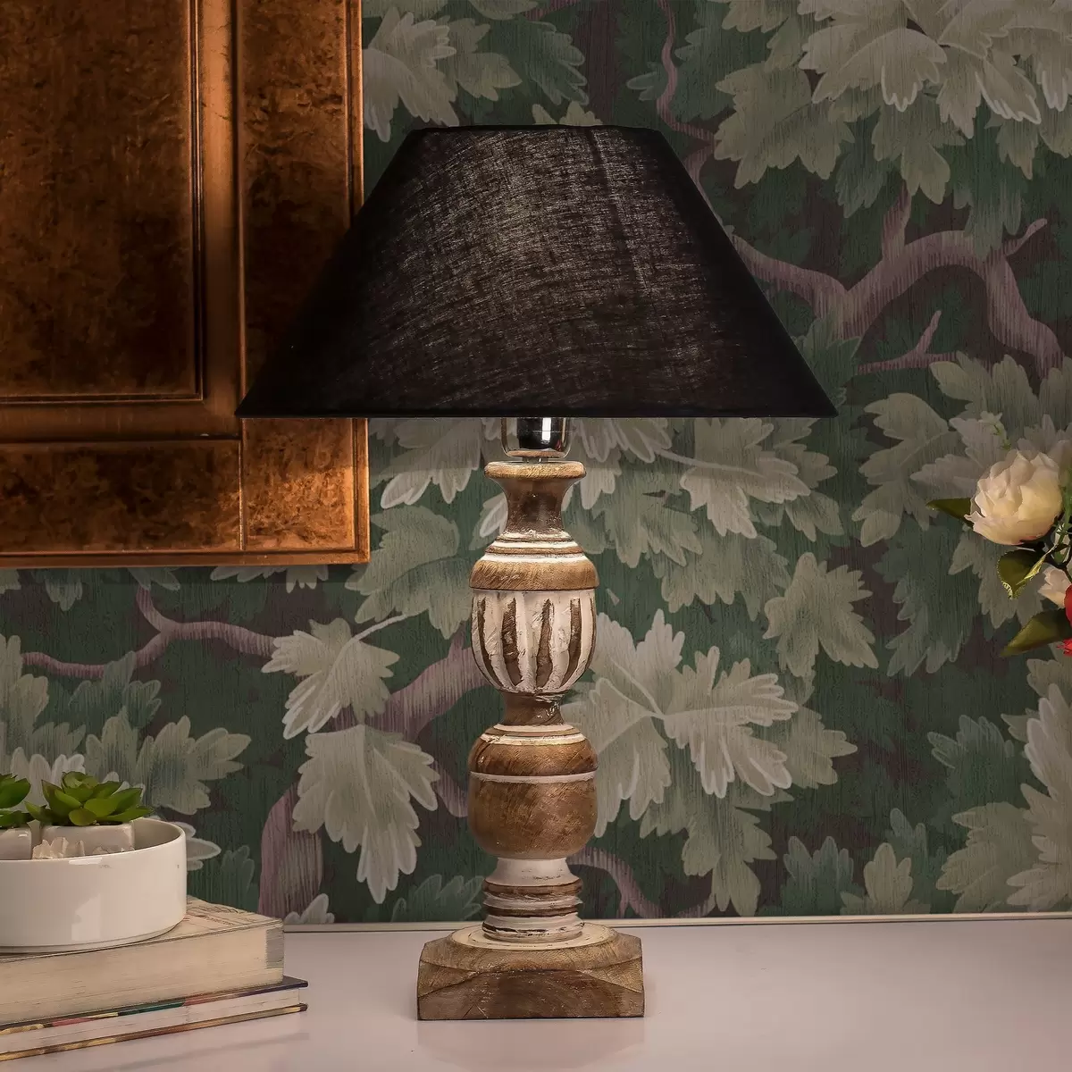 Wallpaper Oak leaves on green background a00151
