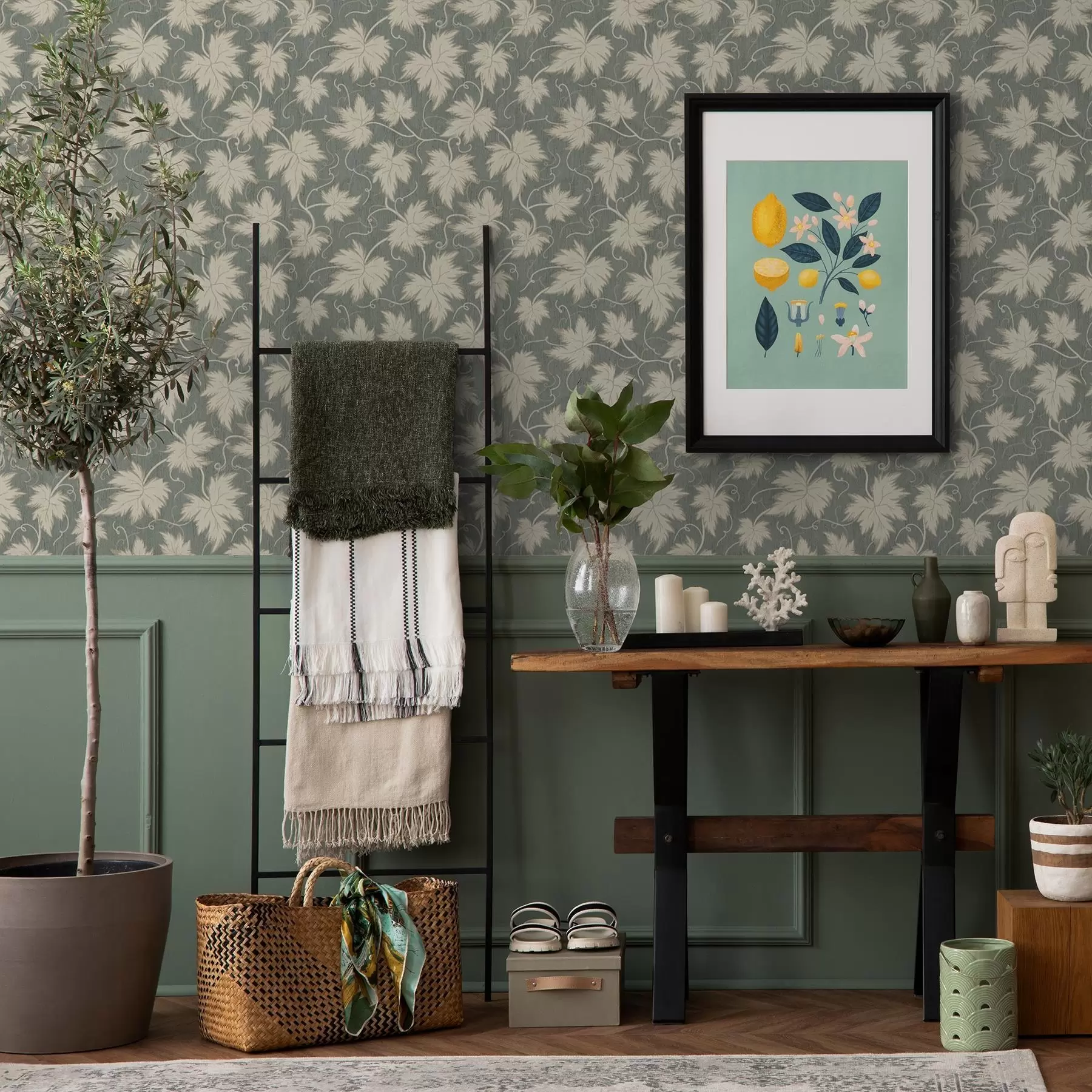 wall murals White grape leaf on a green background a00194