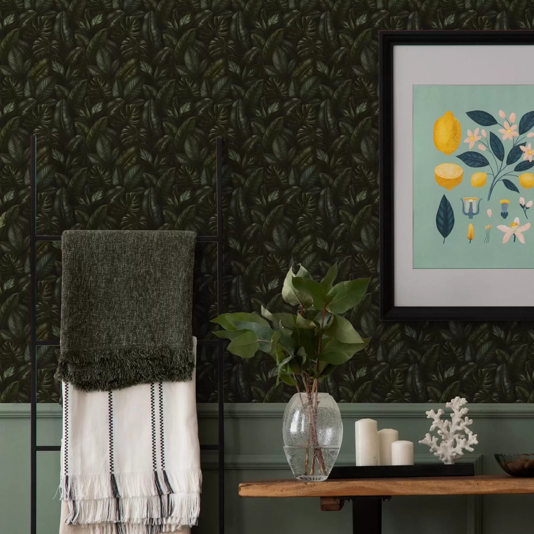wall murals Dark jungle leaves with deep green tones a00251