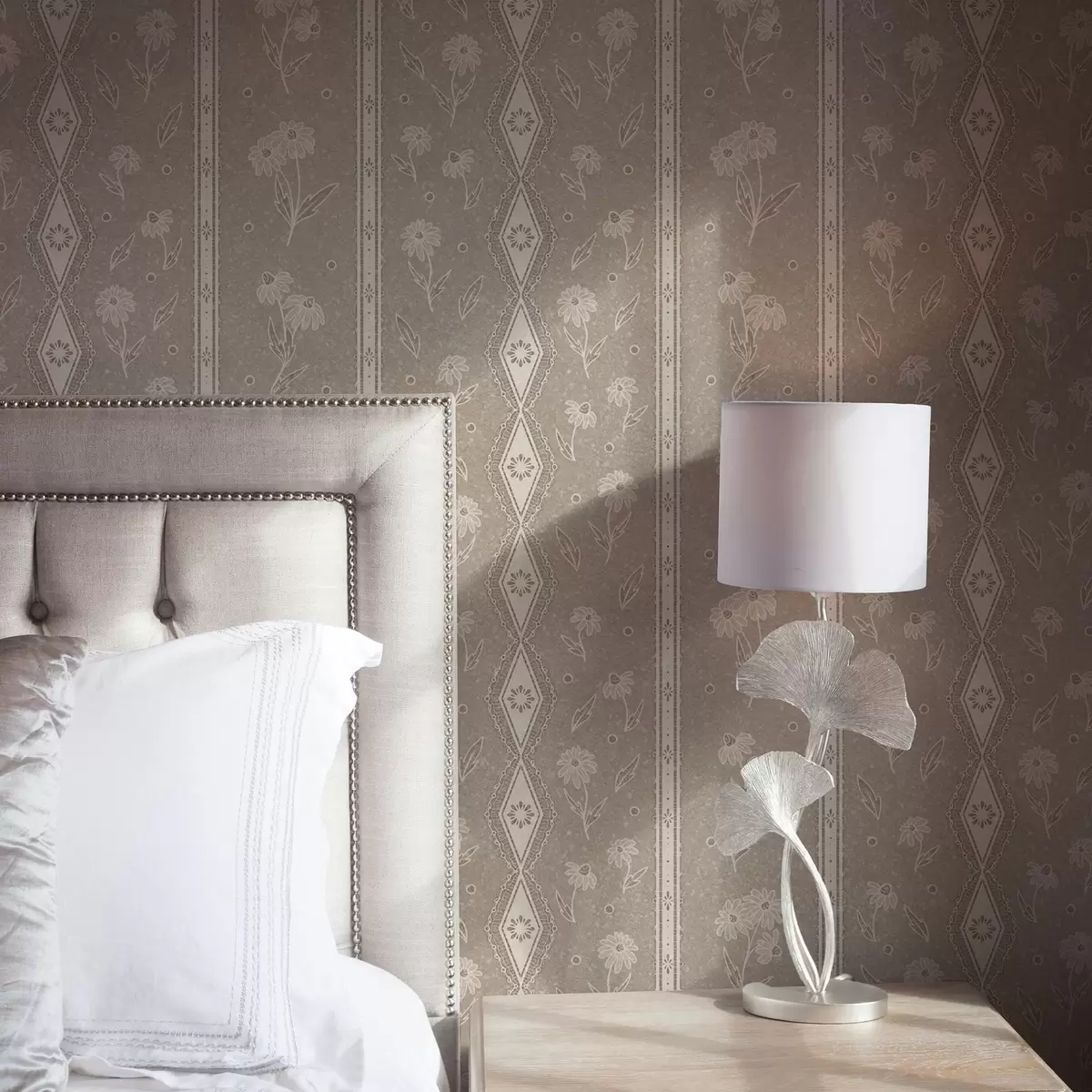 Wallpaper Stripes with daisies and lace on a gray-beige background a00295