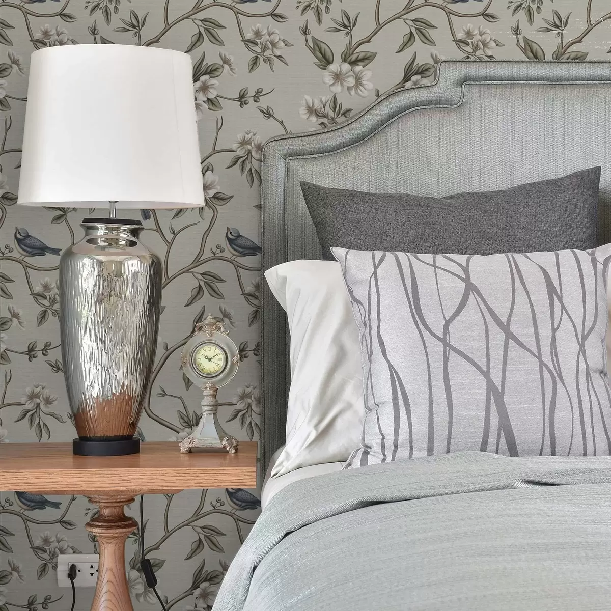 Wallpaper Branches with birds and white flowers on a delicate background a00303