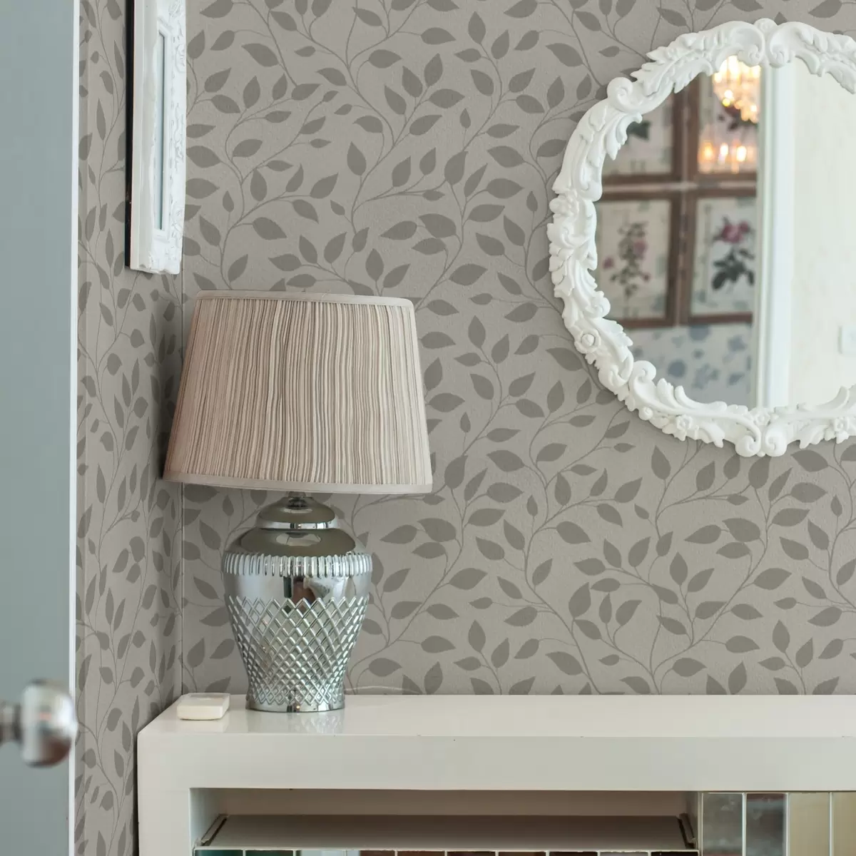 Wallpaper Monochrome vines on a fine textured canvas a00386