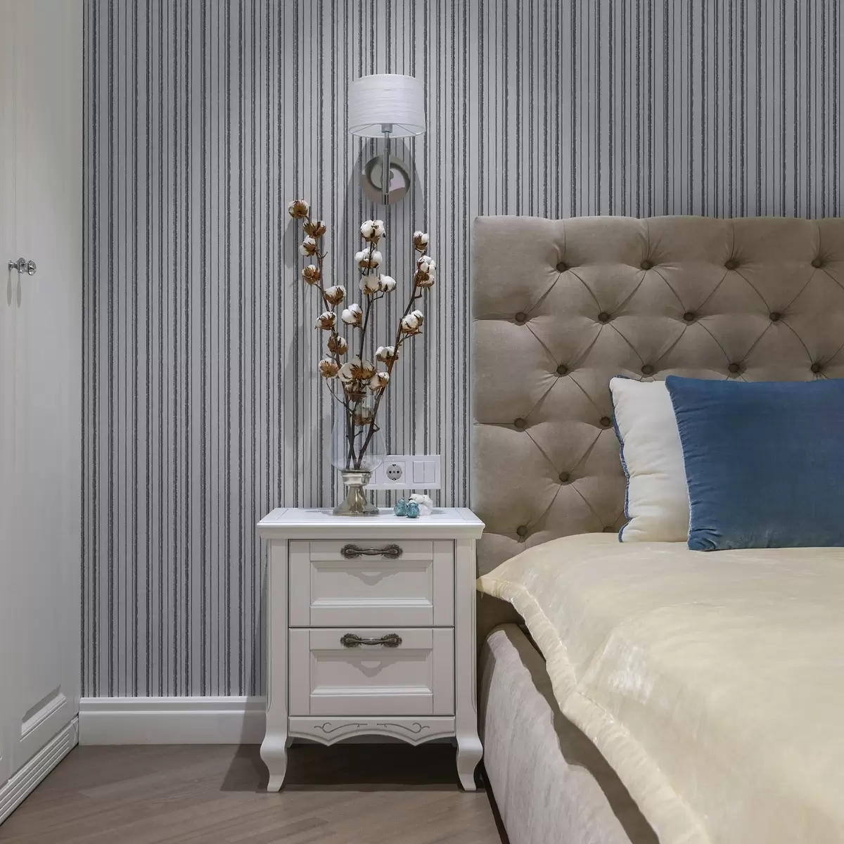 Wallpaper Gray vertical stripes on a white background a00507