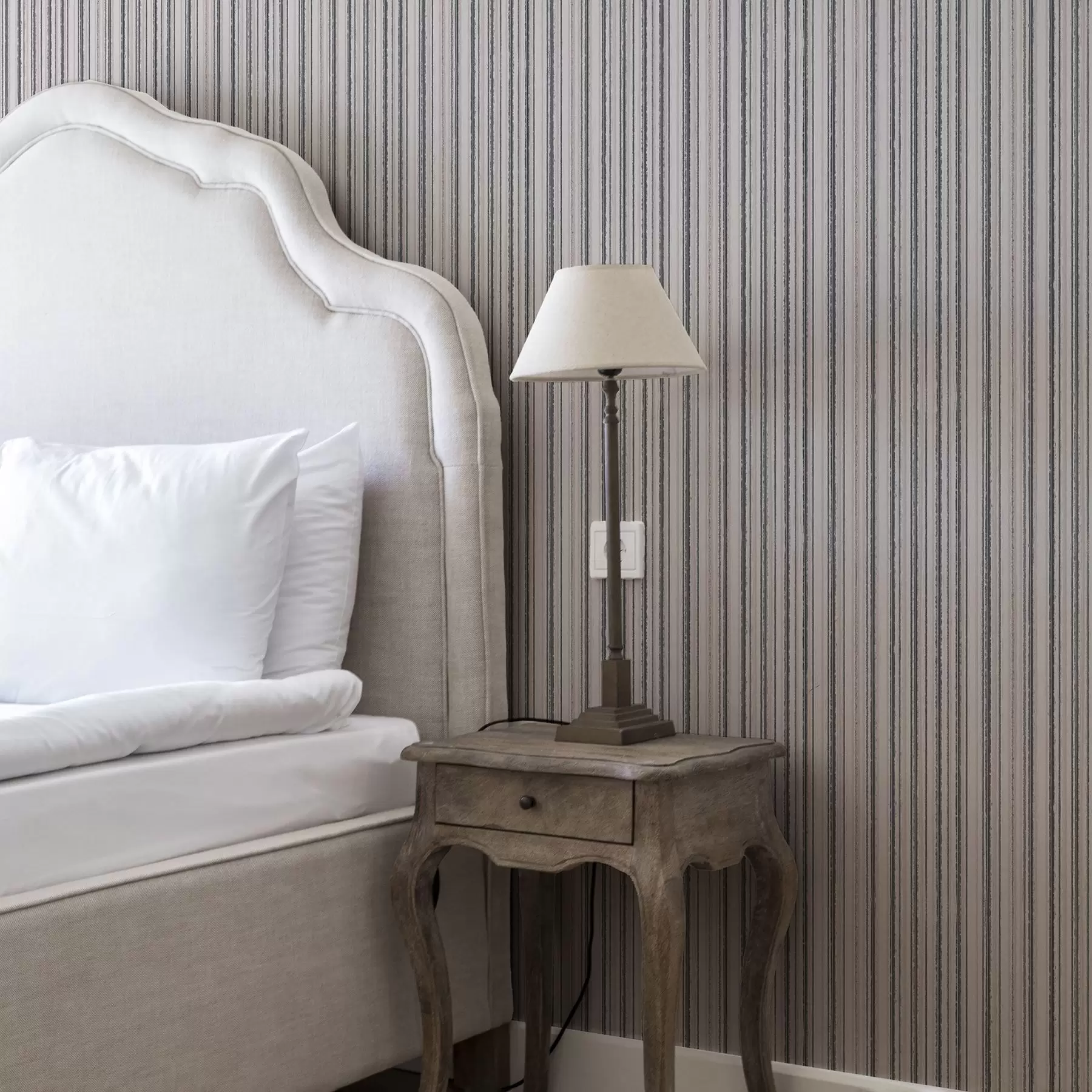 wall murals Delicate stripes in gray-pink tones a00509