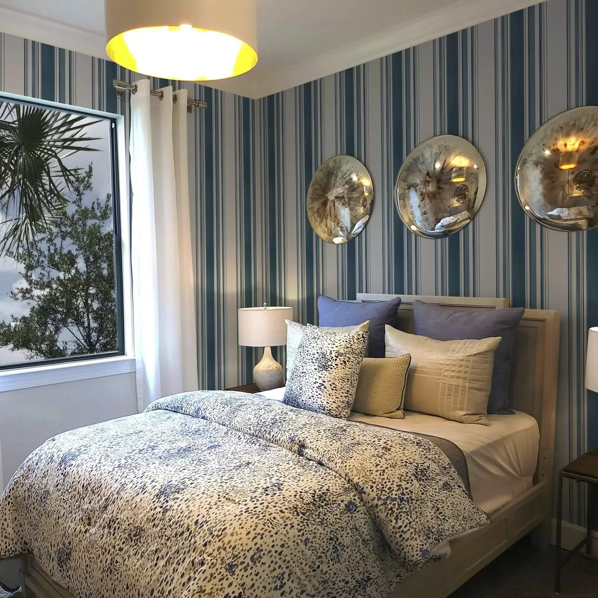 Wallpaper Blue stripes with white gaps a00525