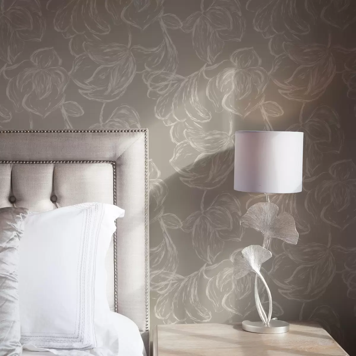 Wallpaper Cream outline flowers on a warm taupe background a00625v2
