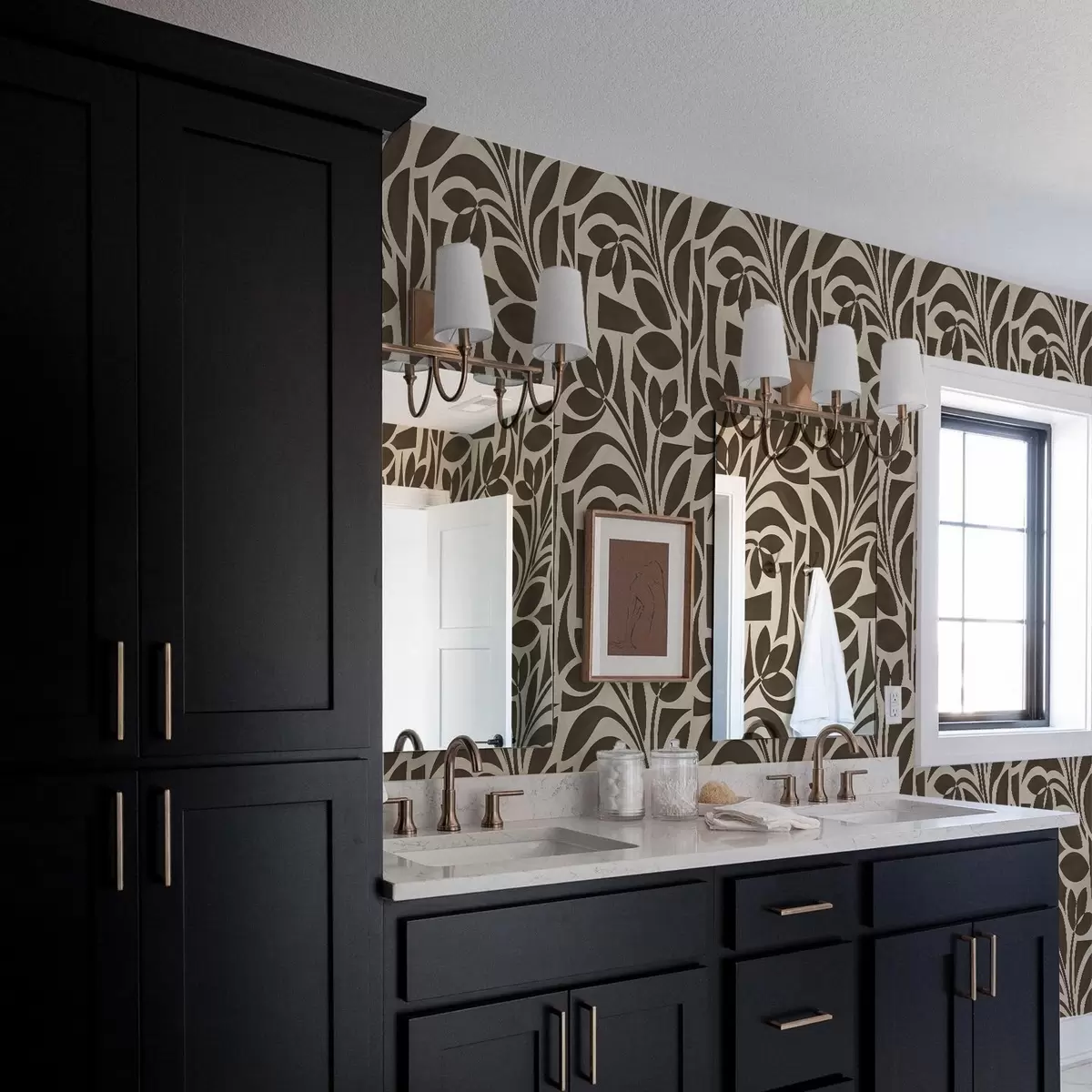 Wallpaper Geometric leaf silhouettes, dark brown on beige a00679v1