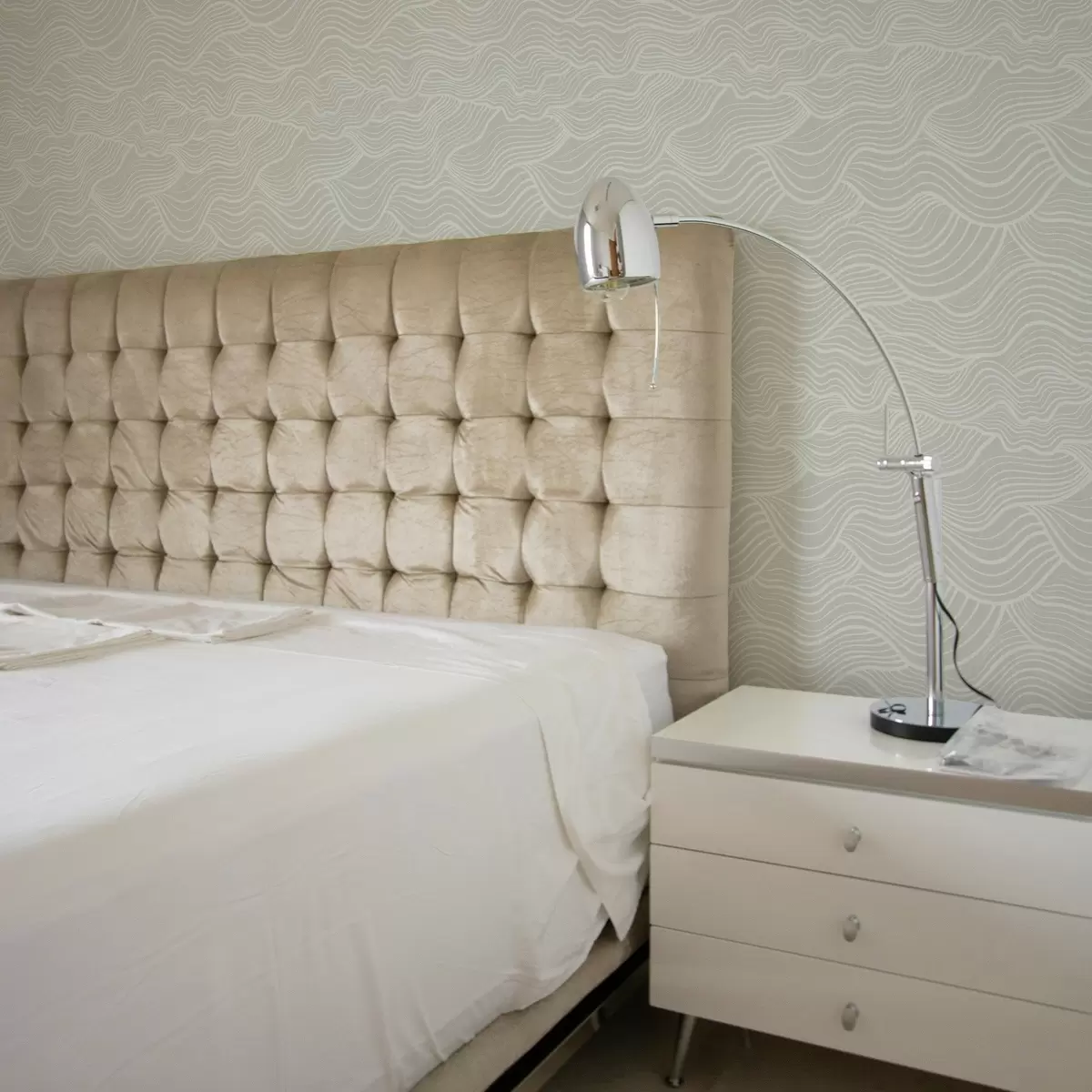 Wallpaper Waves on gray-olive background with fabric texture a00681