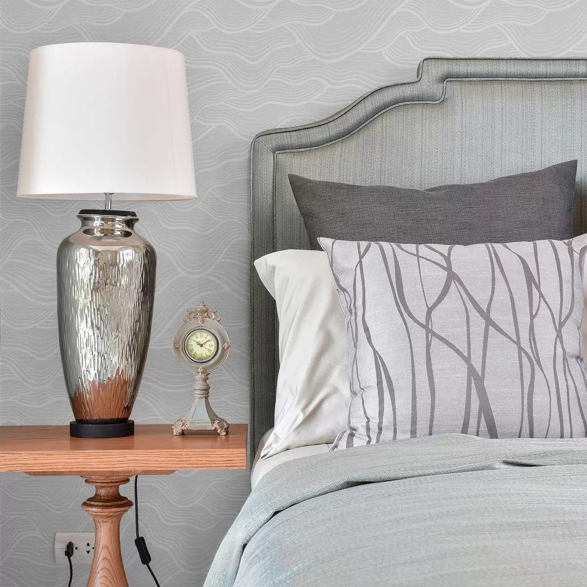 Wallpaper Very light gray waves with a fine line rhythm a00682