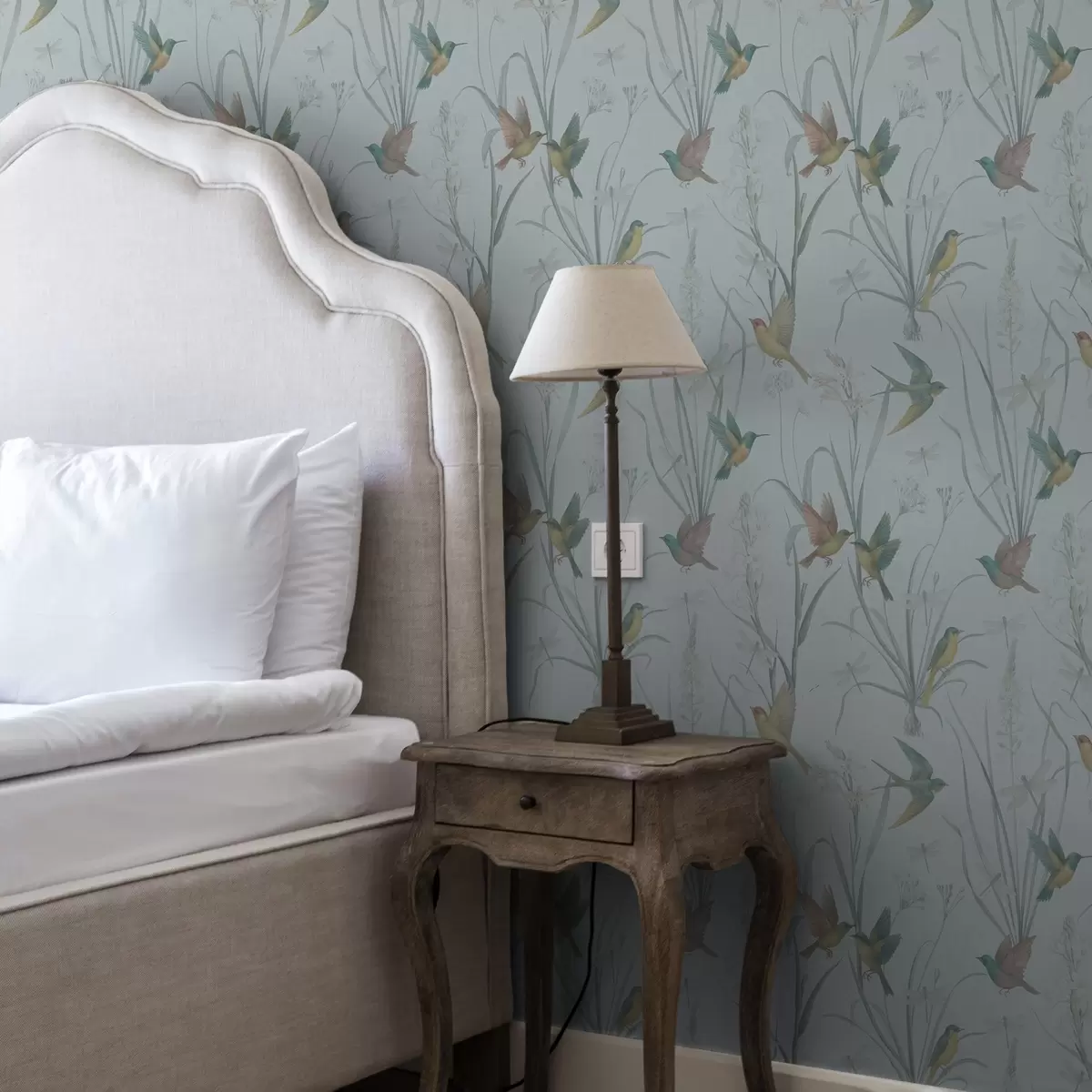 Wallpaper Birds among meadow grasses on gray-blue ground a00776