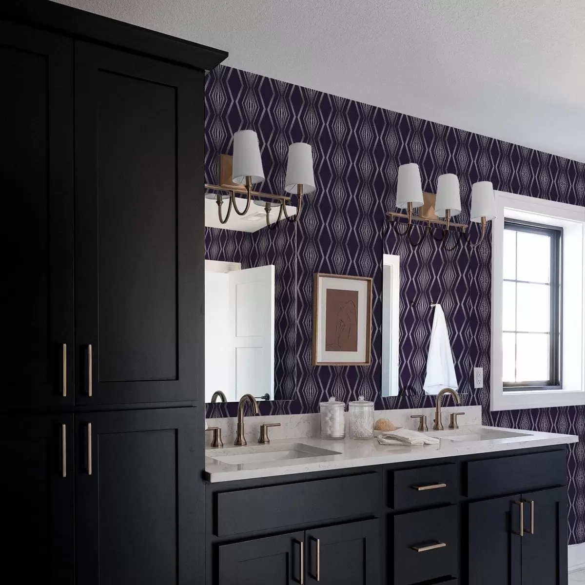 Wallpaper Rich violet background with diamonds and grey zigzag lines a00974v1