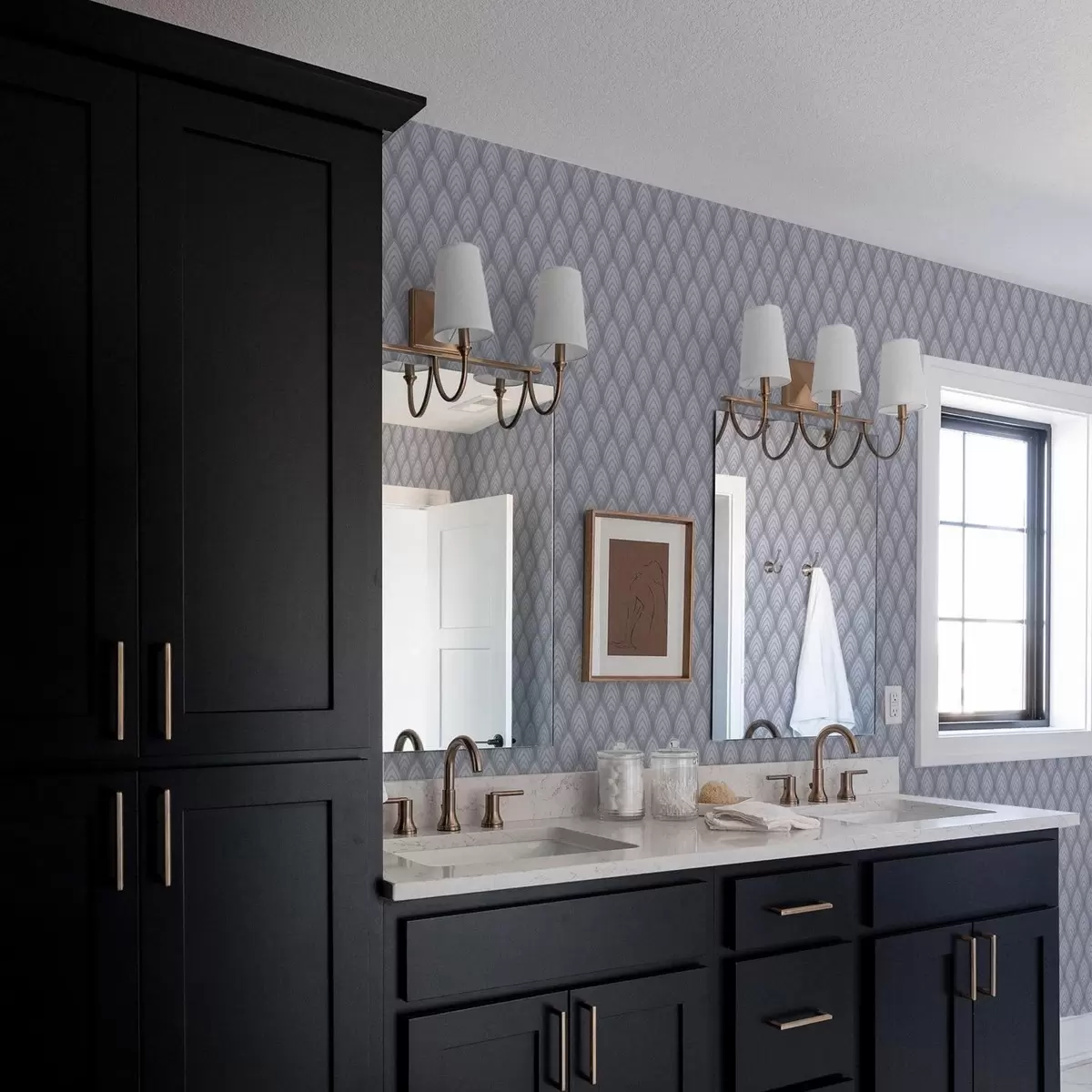 Wallpaper Volumetric grey scale-like arches with a soft gradient a00989