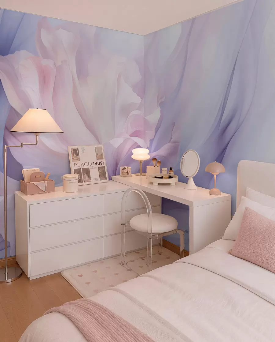 wall murals Gentle petal haze: an airy flower in a pastel-lilac mist w09517