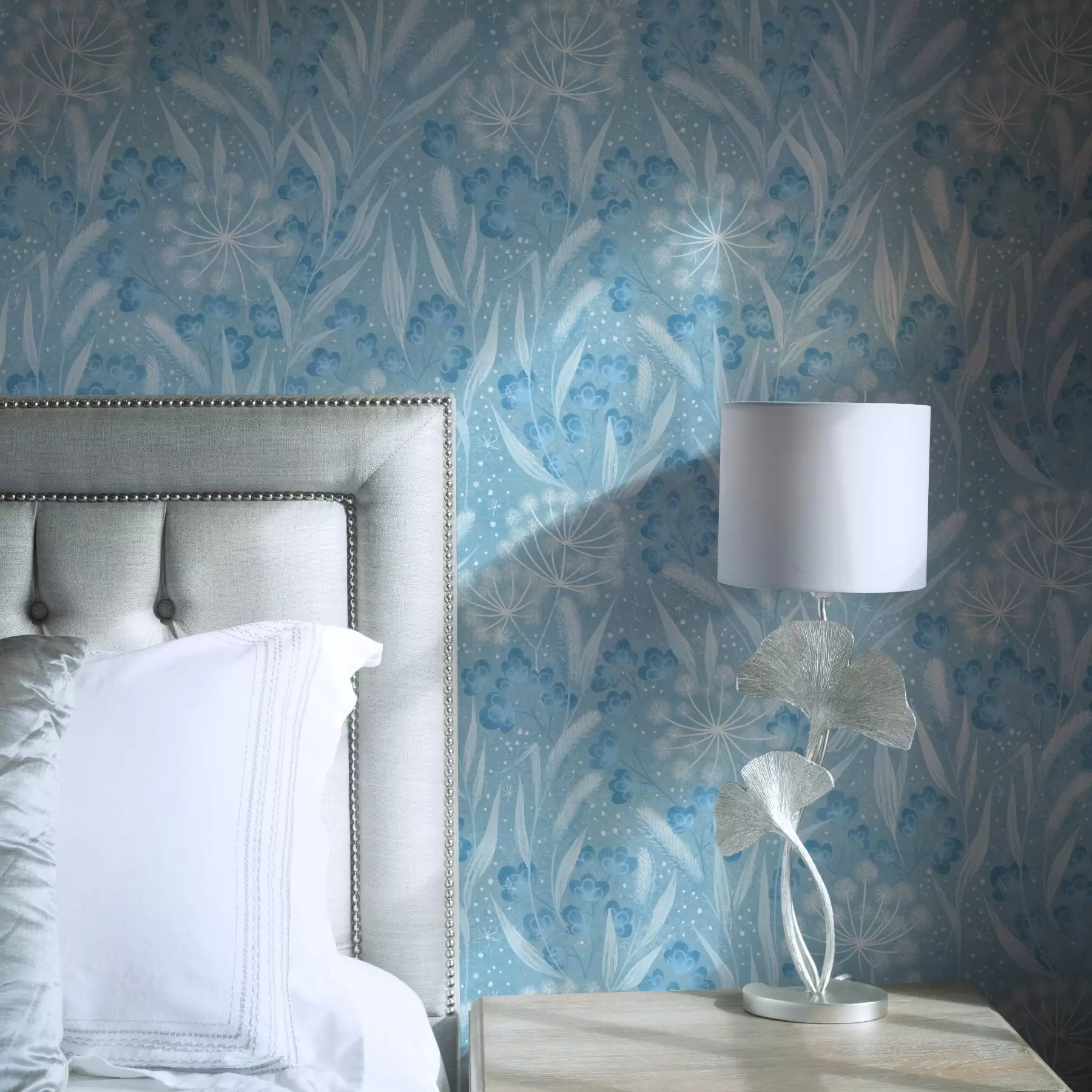wall murals Frosty blue meadow with dandelion seeds and tiny flowers a00995